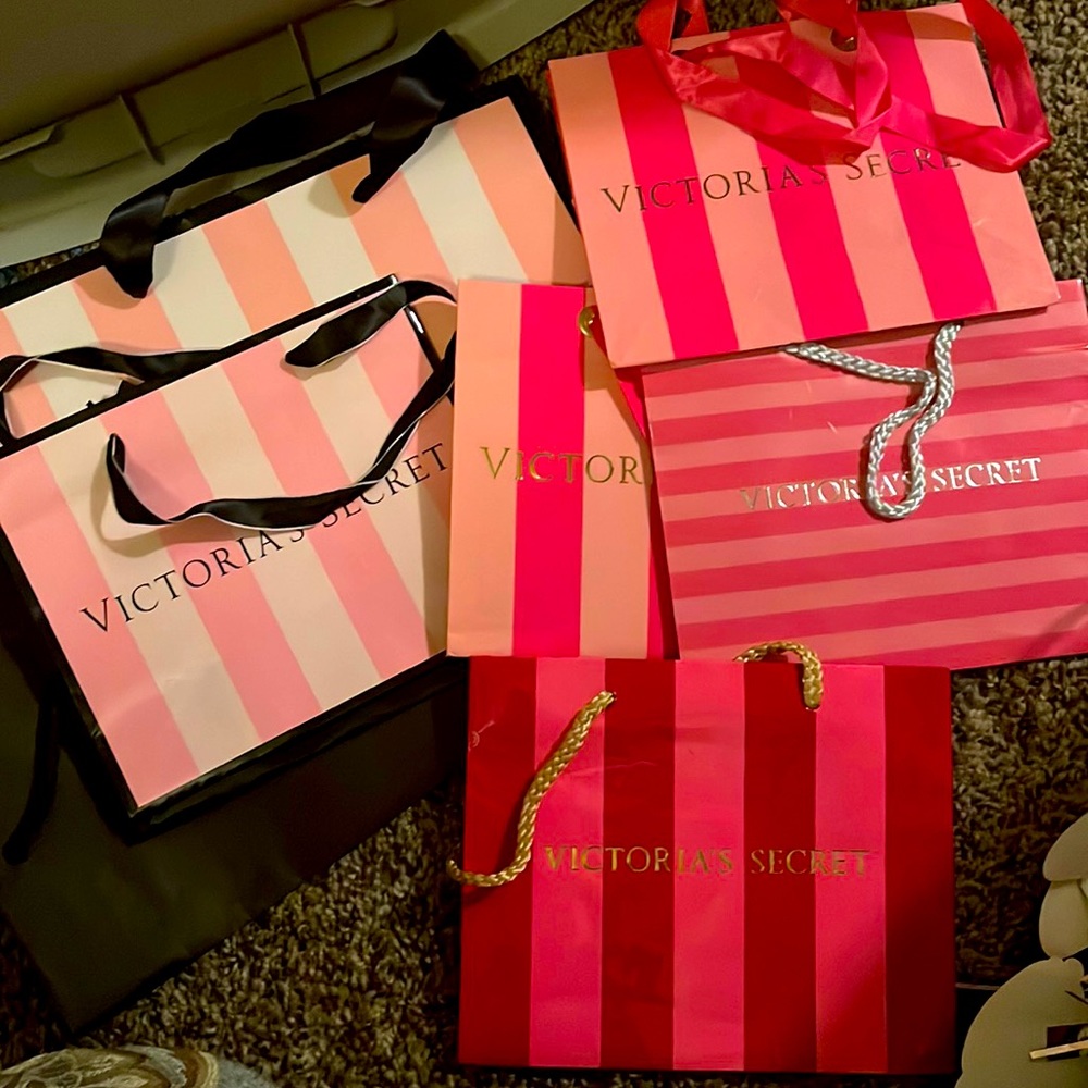 Victoria’s Secret shopping bags - Picture 1 of 1